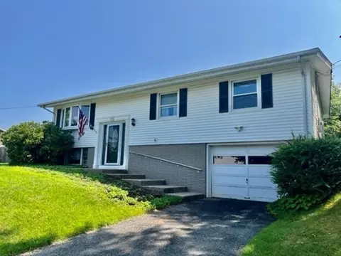 129 Moreau Dr, Chicopee, MA 01020