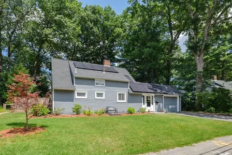 26 Vernon Rd, Natick, MA 01760
