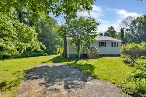 64 Palmer Rd, Plympton, MA 02367