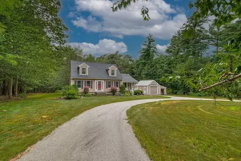 39 Hill St, Lakeville, MA 02347