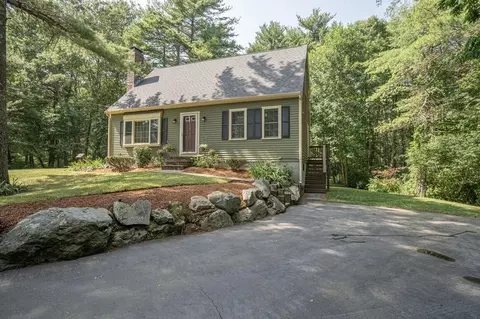 77 Colony Ln, Taunton, MA 02780