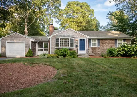 76 Longfellow Dr, Barnstable, MA 02632