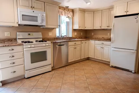 76 Longfellow Dr, Barnstable, MA 02632 photo 4