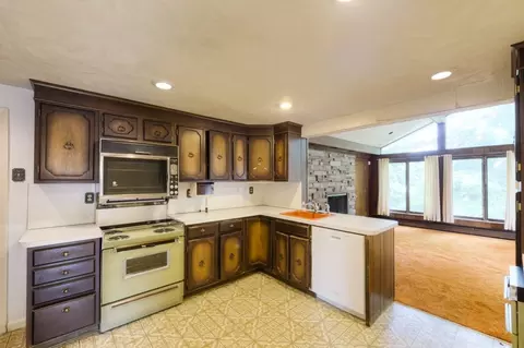 8 Rustic Dr, Worcester, MA 01609 photo 18