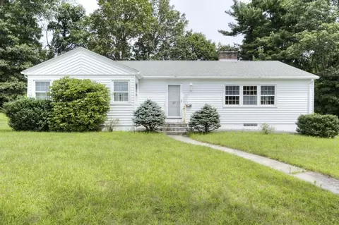8 Rustic Dr, Worcester, MA 01609