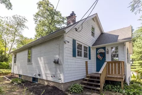 9 7th Ave, Halifax, MA 02338