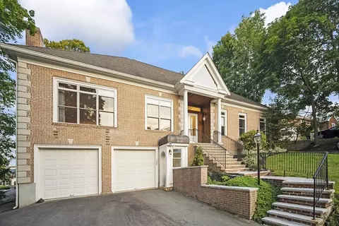 16 Adams Cir, Quincy, MA 02169