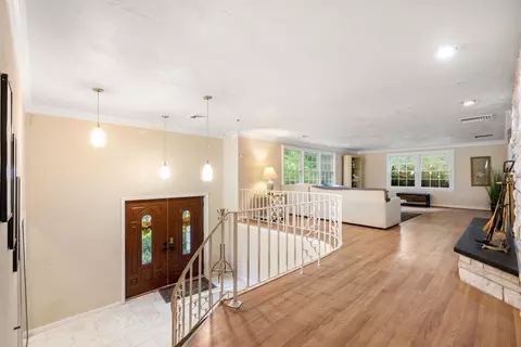 23 Mohawk Rd, Canton, MA 02021 photo 3
