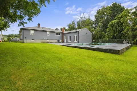 17 Hampton St, Worcester, MA 01604 photo 2