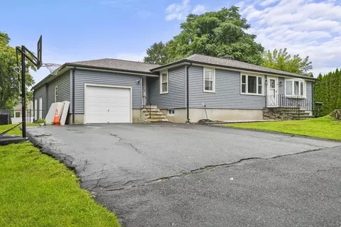 17 Hampton St, Worcester, MA 01604