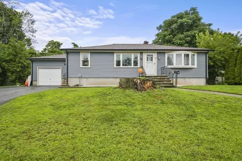 17 Hampton St, Worcester, MA 01604 photo 3