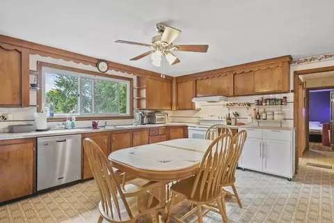17 Hampton St, Worcester, MA 01604 photo 4