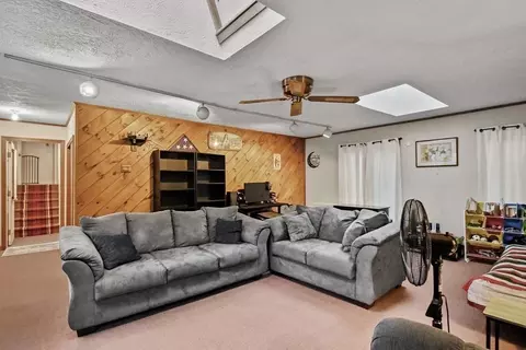 17 Hampton St, Worcester, MA 01604 photo 10