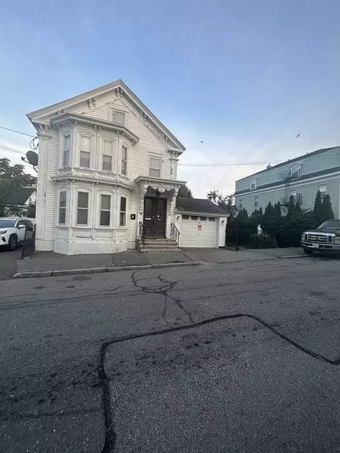 139 Chapel St, Lowell, MA 01852