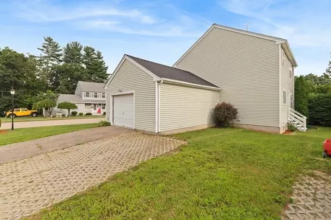 16 Heritage Path, Millis, MA 02054 photo 4