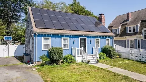 72 Borden St, New Bedford, MA 02740