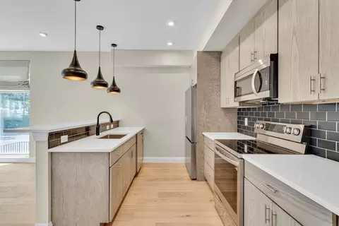 429 Cherry St #14, Newton, MA 02465