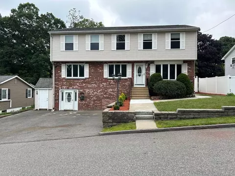 15 Diana St, Worcester, MA 01605