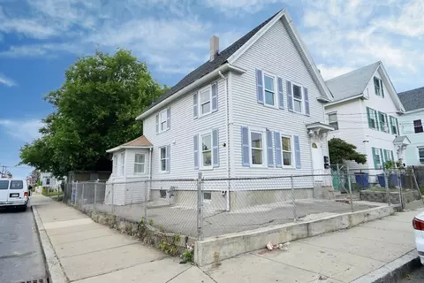 2 Lexington St, Lawrence, MA 01841