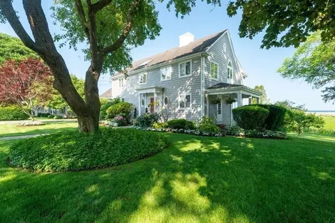 47 Orchard St, Marblehead, MA 01945 photo 4
