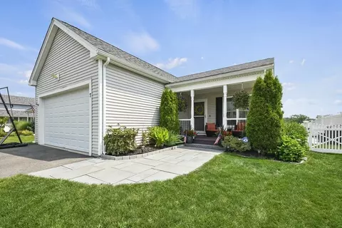 7 Candlelight Ln, Bellingham, MA 02019