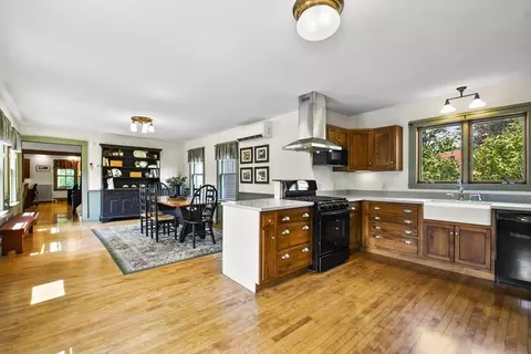 779 School St, Webster, MA 01570 photo 5