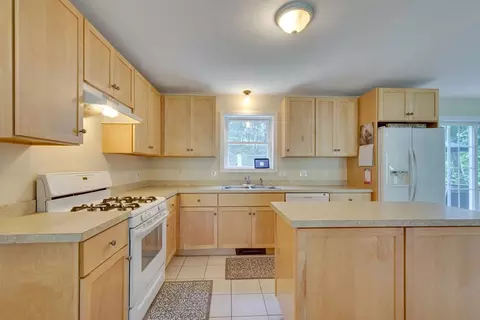 32 Whitney Dr, Ashburnham, MA 01430 photo 4