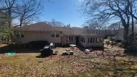 61 Brook Farm Rd, Boston, MA 02132