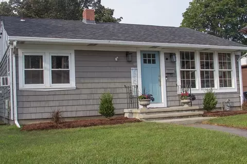 40 Grant St, Taunton, MA 02780