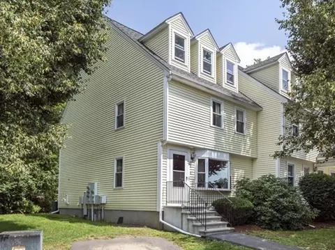 27 Merrimack Meadows Ln #27, Tewksbury, MA 01876