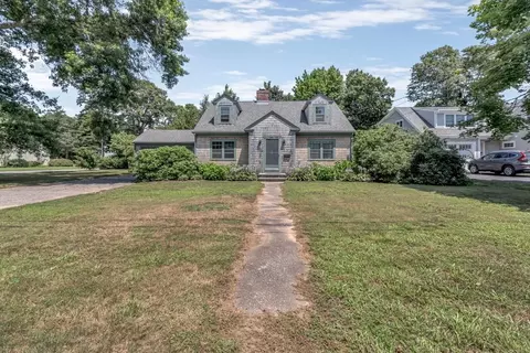 201 Siders Pond Rd, Falmouth, MA 02540