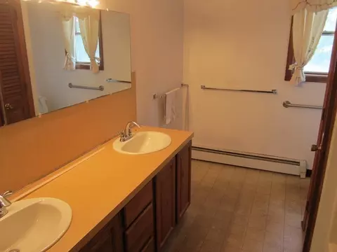 380 Main St, Easthampton, MA 01027 photo 25