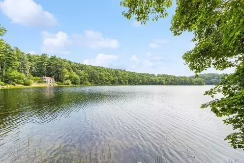 16 Burgess Rd, Plymouth, MA 02360