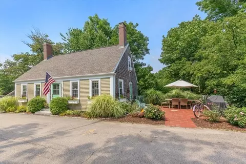 8 Green Street Ct, Hingham, MA 02043