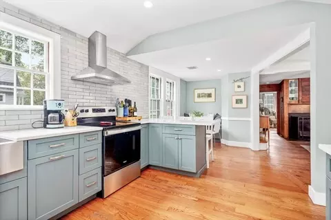 169 Hersey St, Hingham, MA 02043 photo 2