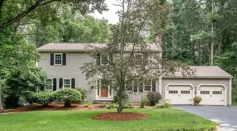 32 Heritage Hill Dr, Lakeville, MA 02347