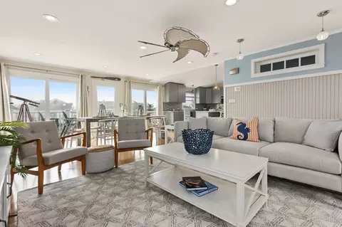 8 77th St, Newburyport, MA 01950