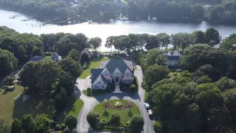 4 Captain Harris Dr, Freetown, MA 02702