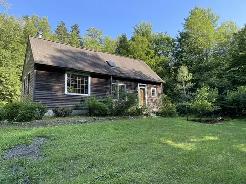 31 West St, Plainfield, MA 01070