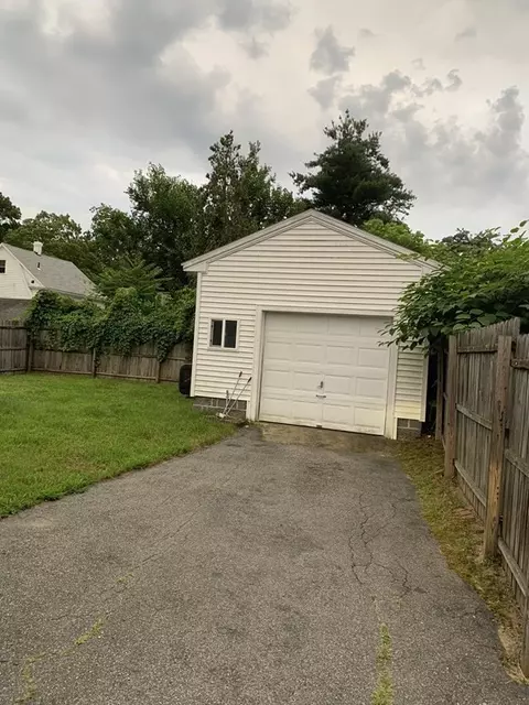 11 Turner St, Springfield, MA 01108 photo 4