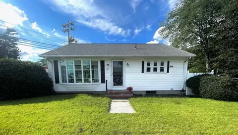 993 Lucy St, New Bedford, MA 02745