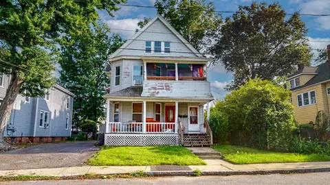 28-30 Longwood Ave, Holyoke, MA 01040
