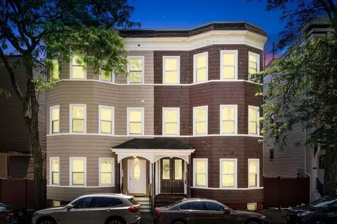 665 E Seventh St, Boston, MA 02127