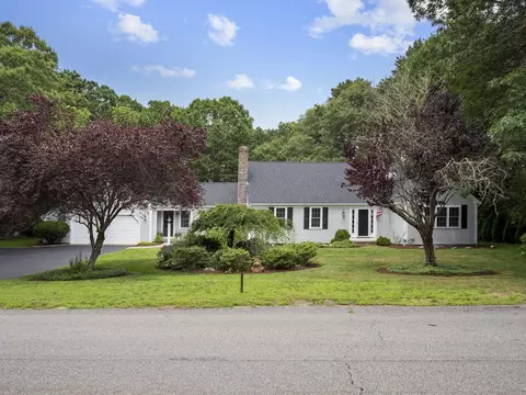 122 Oakmont Rd, Barnstable, MA 02675