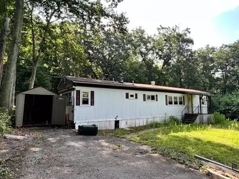 215 Breckenridge St, Palmer, MA 01069