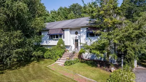 51 Mason Rd, Freetown, MA 02717
