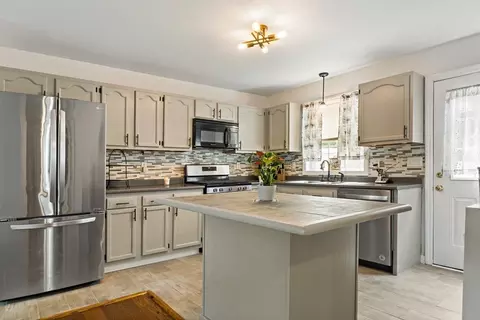 29 Florence St, Fall River, MA 02720 photo 9