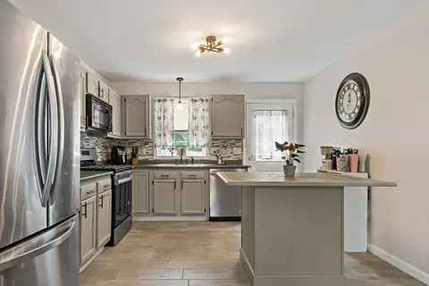 29 Florence St, Fall River, MA 02720 photo 5