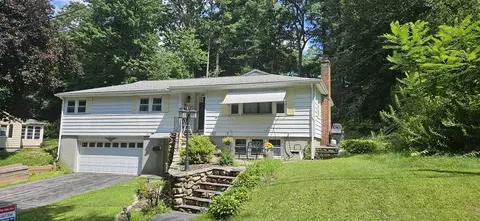 14 Lancaster St, Auburn, MA 01501