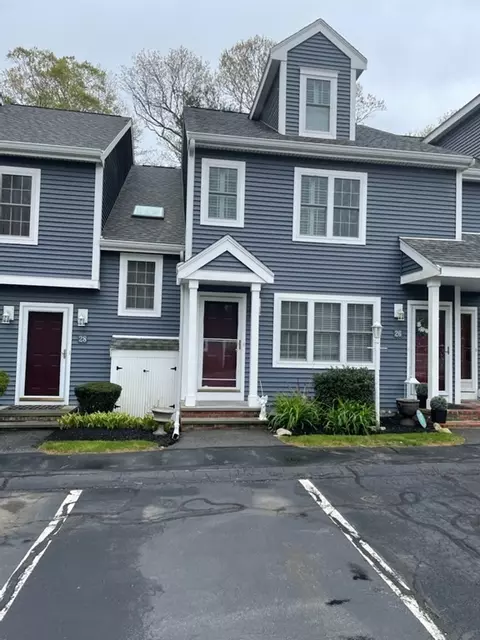 27 Hobart Ln #27, Rockland, MA 02370